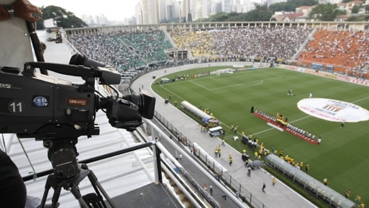 Clubes brasileiros definem venda de direitos de transmissão ao exterior e para casas de apostas