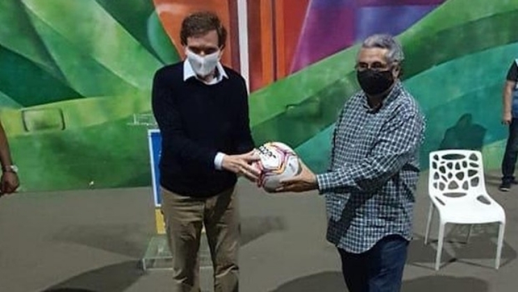 Rio de Janeiro planeja o retorno do futebol, enquanto em São Paulo há maior cautela