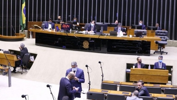 Câmara dos Deputados aprova texto base de MP que autoriza sorteios em rádio e TV