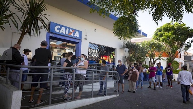 Officials try to overthrow PM that allows privatization of Caixa subsidiaries