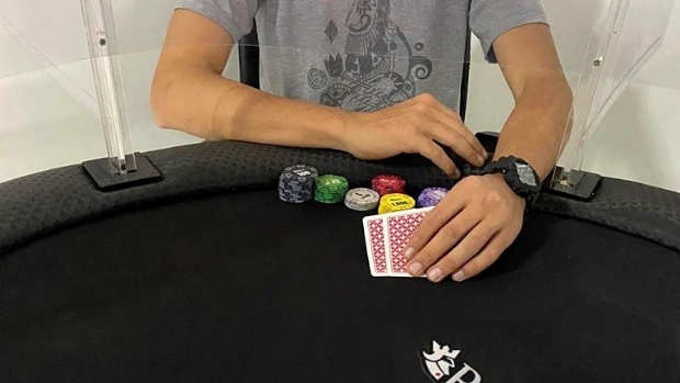 A brasileira Real Poker desenvolve proteção em acrílico para mesas de poker