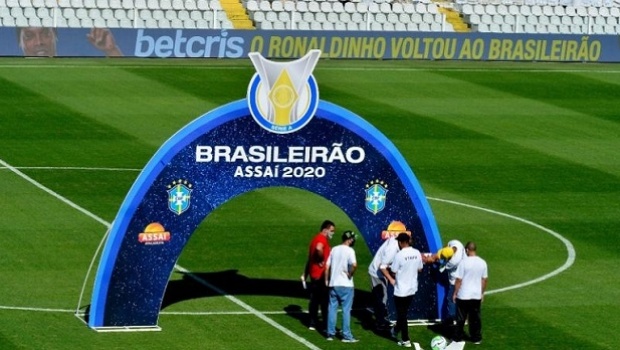 Betcris e Ronaldinho relançam sua parceria com placas no Brasileirão e vídeo especial
