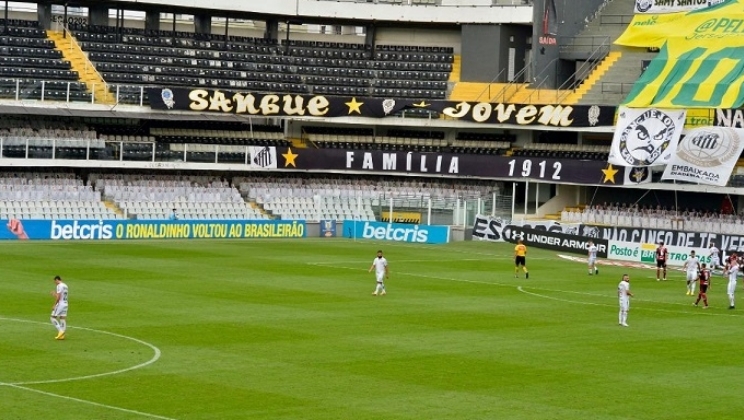 Betcris e Ronaldinho relançam sua parceria com placas no Brasileirão e vídeo especial