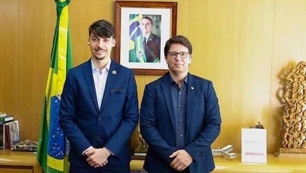 Mario Frias recebe filho de Bolsonaro para reunião sobre eSports