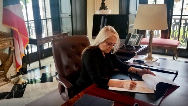 Outgoing Governor signs in sports betting bill in Puerto Rico
