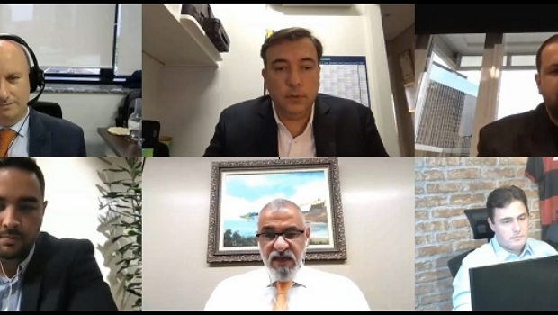 Especialistas acreditam que Brasil terá regulamentação rápida e defendem modelo de autorização