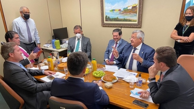 Relator apresenta texto final que legaliza todas as modalidades de jogos