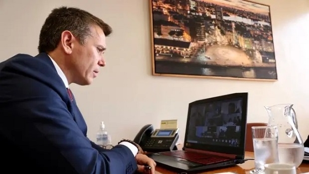 Felipe Carreras entrega relatório final que propõe a legalização de todas as verticais de jogos