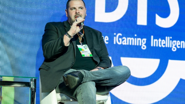 Investir em segurança é fundamental em mundo de empresas e pessoas cada vez mais digitais