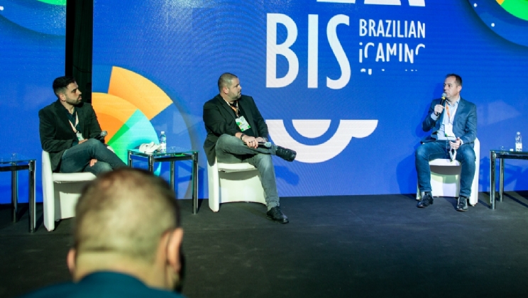 Investir em segurança é fundamental em mundo de empresas e pessoas cada vez mais digitais