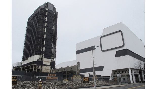 Prédio onde funcionou hotel e cassino de Donald Trump nos EUA é demolido