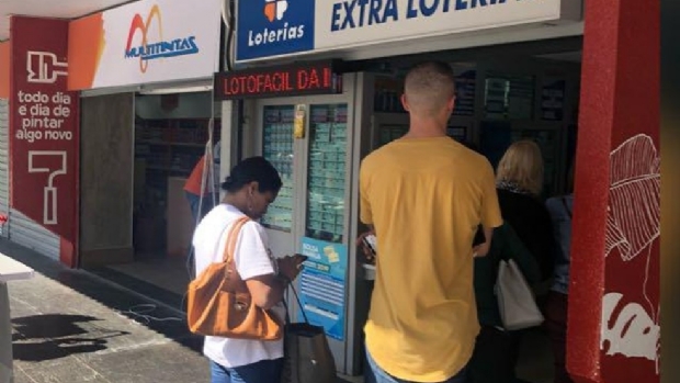 Lotérica onde foi feita aposta campeã da Mega-Sena tem aumento de 20% de clientela