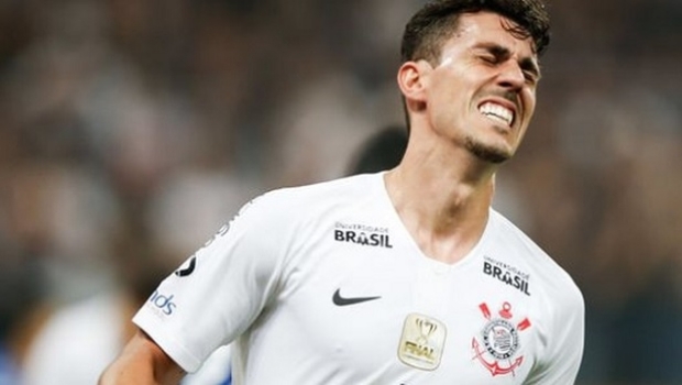 Corinthians dismisses Danilo Avelar after racial offenses in eSports game