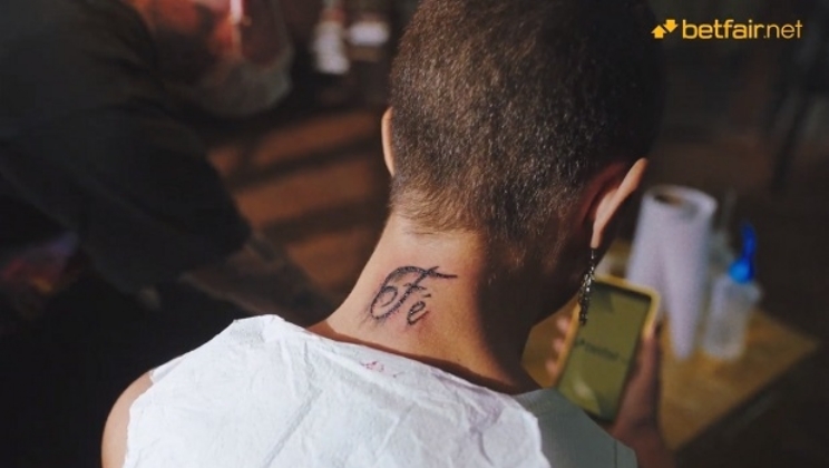 Sentimento comum entre torcedores, fé inspira novo vídeo da Betfair.net no Brasil