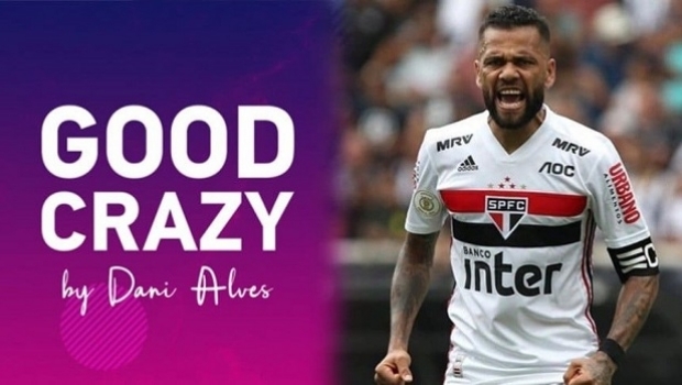 Dani Alves quer "deixar legado" com equipe de eSports