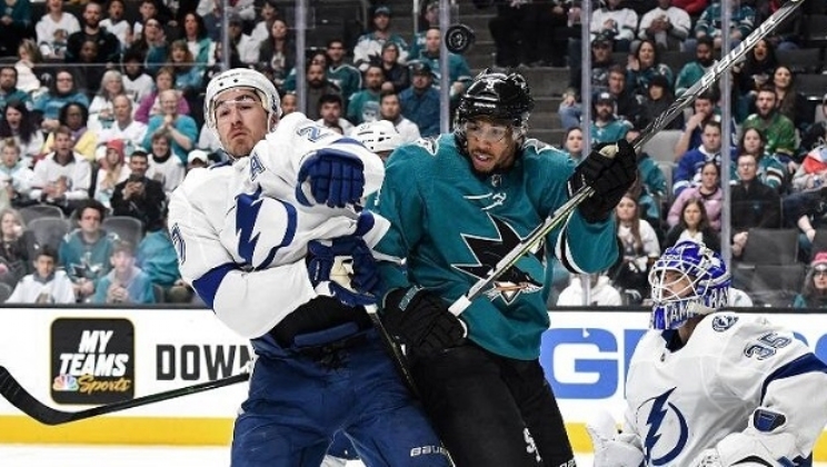 NHL vai investigar acusações de que jogador apostava em partidas da liga