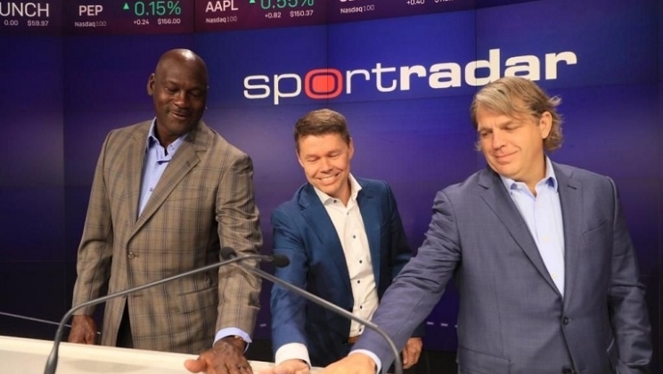 Michael Jordan se junta aos executivos da Sportradar na cerimônia do Sino de Abertura do IPO