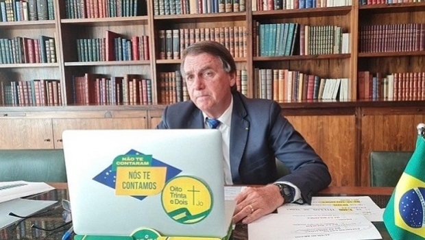 Bolsonaro: "O parlamento vai legalizar os jogos e tenho a convicção que se eu vetar, eles derrubam
