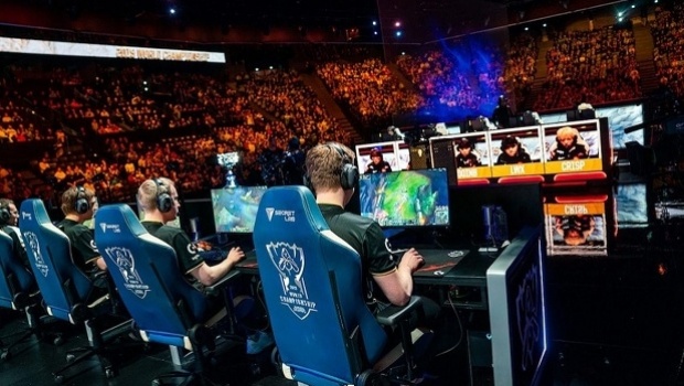Riot will require vaccination of players and coaches at tournaments in Brazil