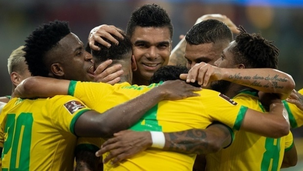 Folha: Brasil estreia na Copa sem regras para apostas esportivas após Bolsonaro segurar decreto