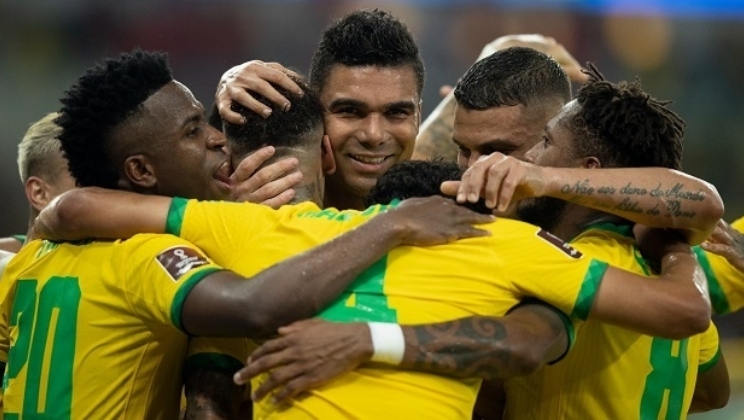 Folha: Brasil estreia na Copa sem regras para apostas esportivas após Bolsonaro segurar decreto