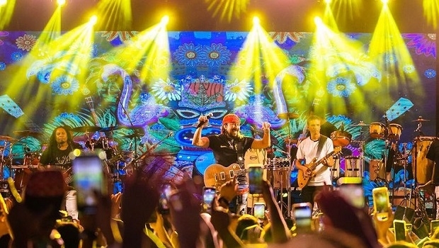 F12.Bet animates Brazil's victory party with Bell Marques and Tarcísio do Acordeon concerts