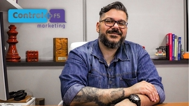 What is the online bettor's profile?