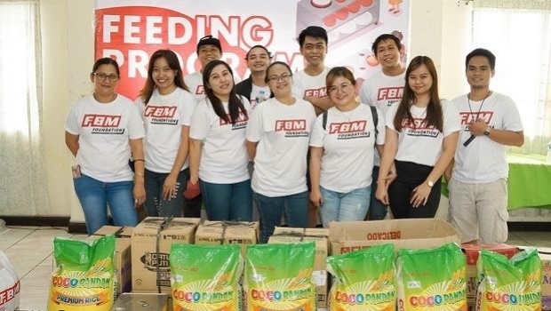 FBM and Pangarap organized a feeding program initiative in Cavite