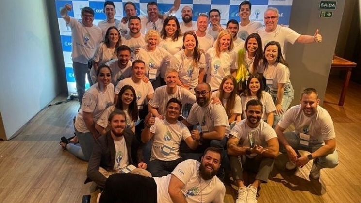 Caf realiza ação com o líder do Tetra Bebeto para clientes e parceiros