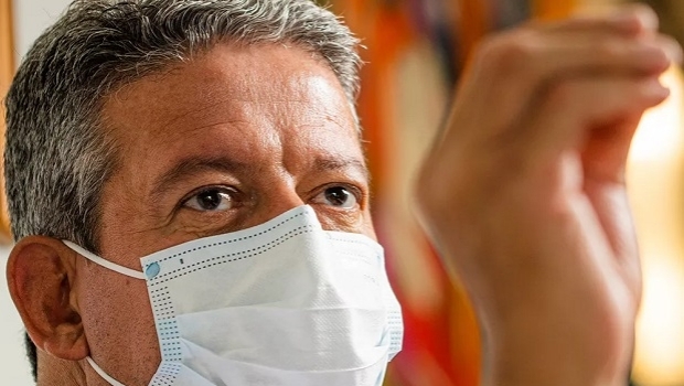 Arthur Lira mantém a ideia de votar a legalização dos jogos antes do Carnaval