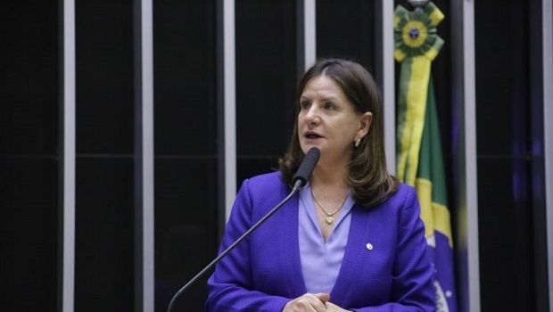 Deputada propõe financiar piso salarial da enfermagem com arrecadação da lei dos jogos de azar