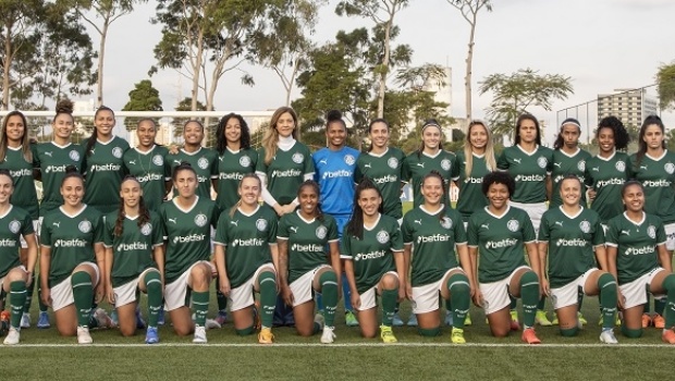 Palmeiras anuncia Betfair como patrocinadora oficial de apostas e principal marca na camisa feminina
