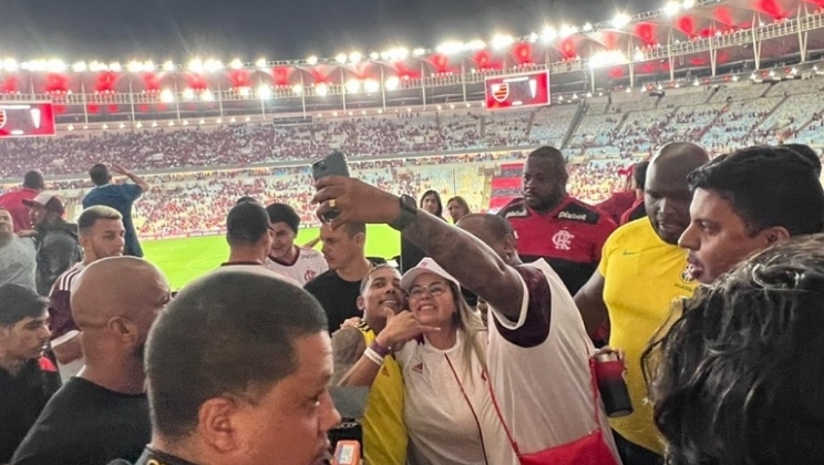 Embaixador da PIXBET, Mc Poze acompanha vitória do Flamengo no Maracanã