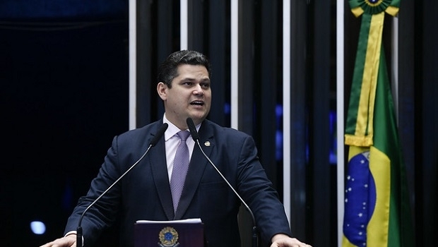 Ex-presidente do Senado defende legalização do jogo no Brasil para financiar piso da enfermagem