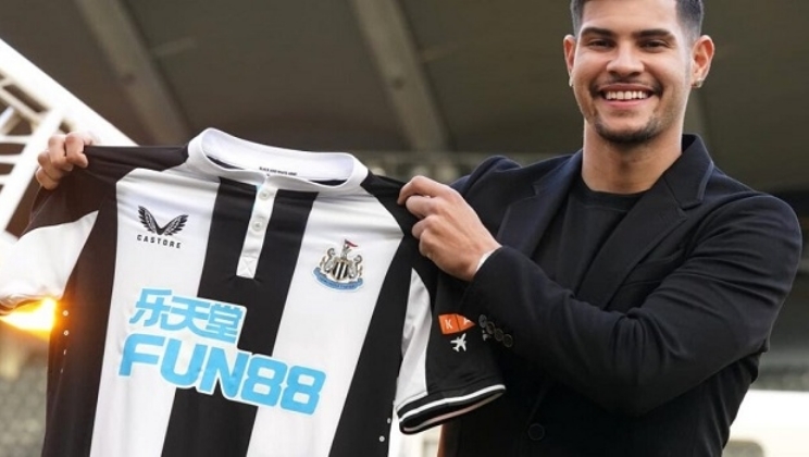 Premier League pede aos clubes que gradualmente evitem o patrocínio de casas de apostas em camisas