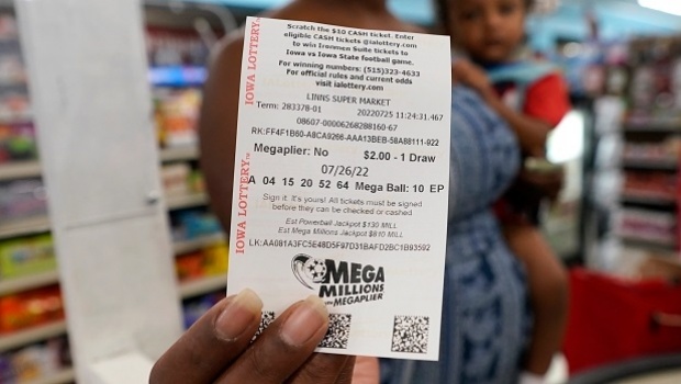Aposta única da Mega Millions leva prêmio de R$ 6,9 bilhões em loteria dos EUA