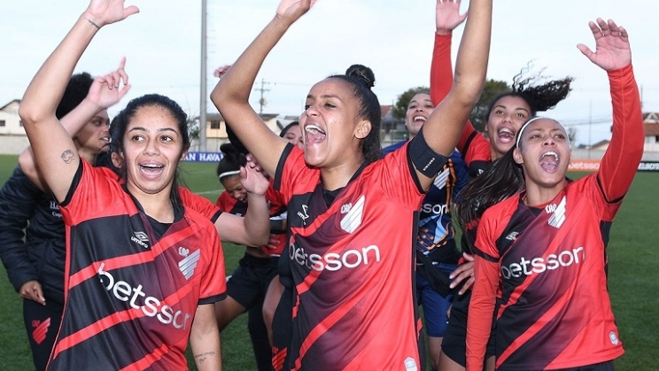 Com estreia do patrocínio máster da Betsson, Athletico Paranaense sobe para Série A1 do Feminino