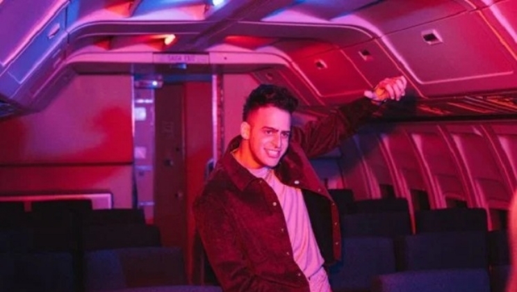 Jon Vlogs lança Blaze, música inspirada no mundo dos jogos e apostas