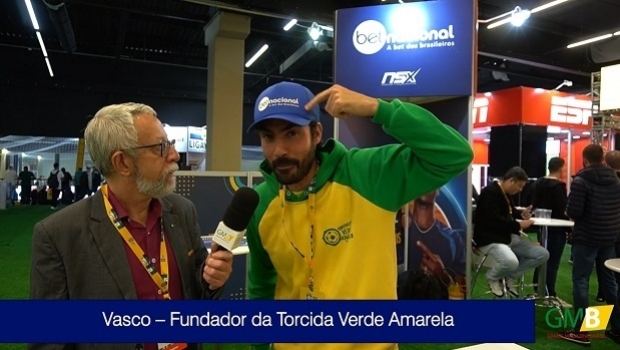 “Movimento Verde Amarelo goes to Qatar World Cup with Brazil and Betnacional flags”
