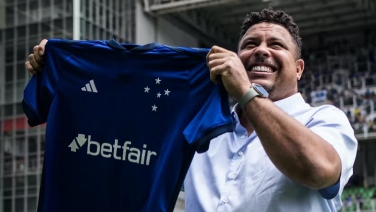 Com Ronaldo em campo, Cruzeiro anuncia a Betfair como nova patrocinadora master