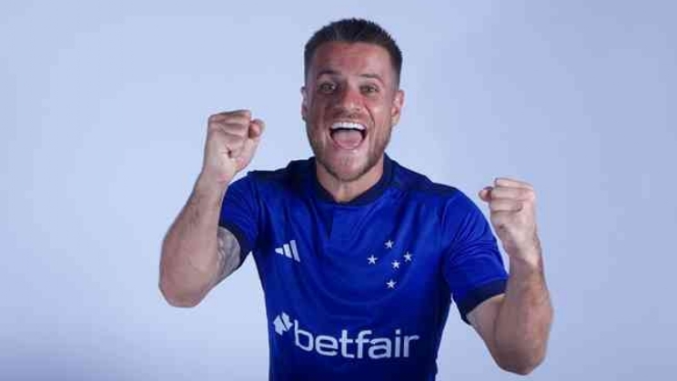 Com Ronaldo em campo, Cruzeiro anuncia a Betfair como nova patrocinadora master