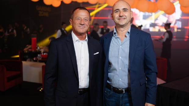 CMSL lança oficialmente nova Raspadinha® em festa triunfal com show, sorteio e DJ ao vivo