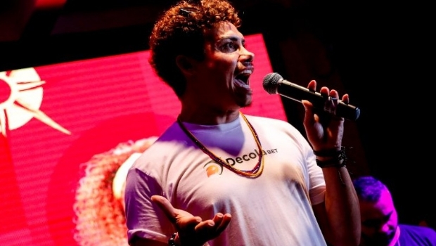 DecolaBet sponsors tour of actor and singer Silvério Pereira