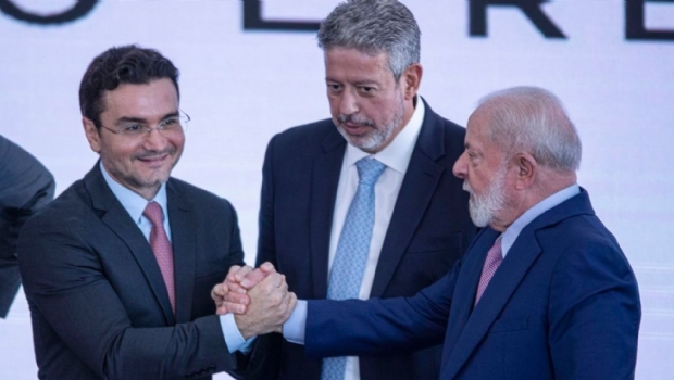 Ministro do Turismo prepara discussão sobre cassinos no Brasil