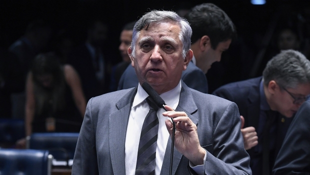 Senador apresenta projeto para proibir uso de recursos do Bolsa Família em bets