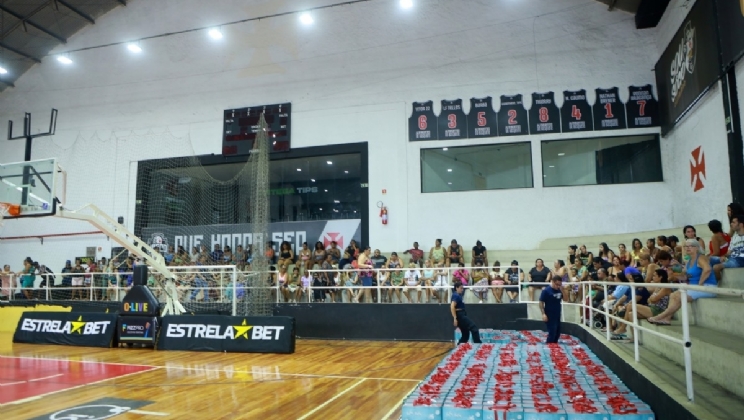EstrelaBet e R10 Score Vasco Gama entregam 250 cestas de Natal