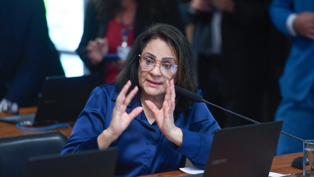 Damares Alves aponta que bets movimentam mais que soja e quer proibir publicidade e patrocínio