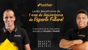 Betfair promove leilão de camisas autografadas por Rivaldo e Ronaldo para o projeto Esporte Futuro