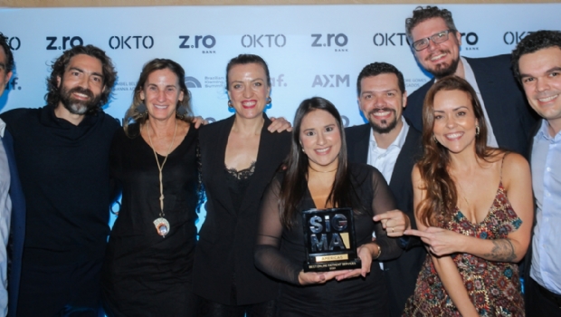 OKTO, Z.ro Bank e Caf fazem jantar exclusivo e presenteiam convidados com camisa assinada por Cafu