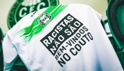 Reals Bet cede espaço nobre na camisa do Coritiba para divulgar mensagem contra o racismo